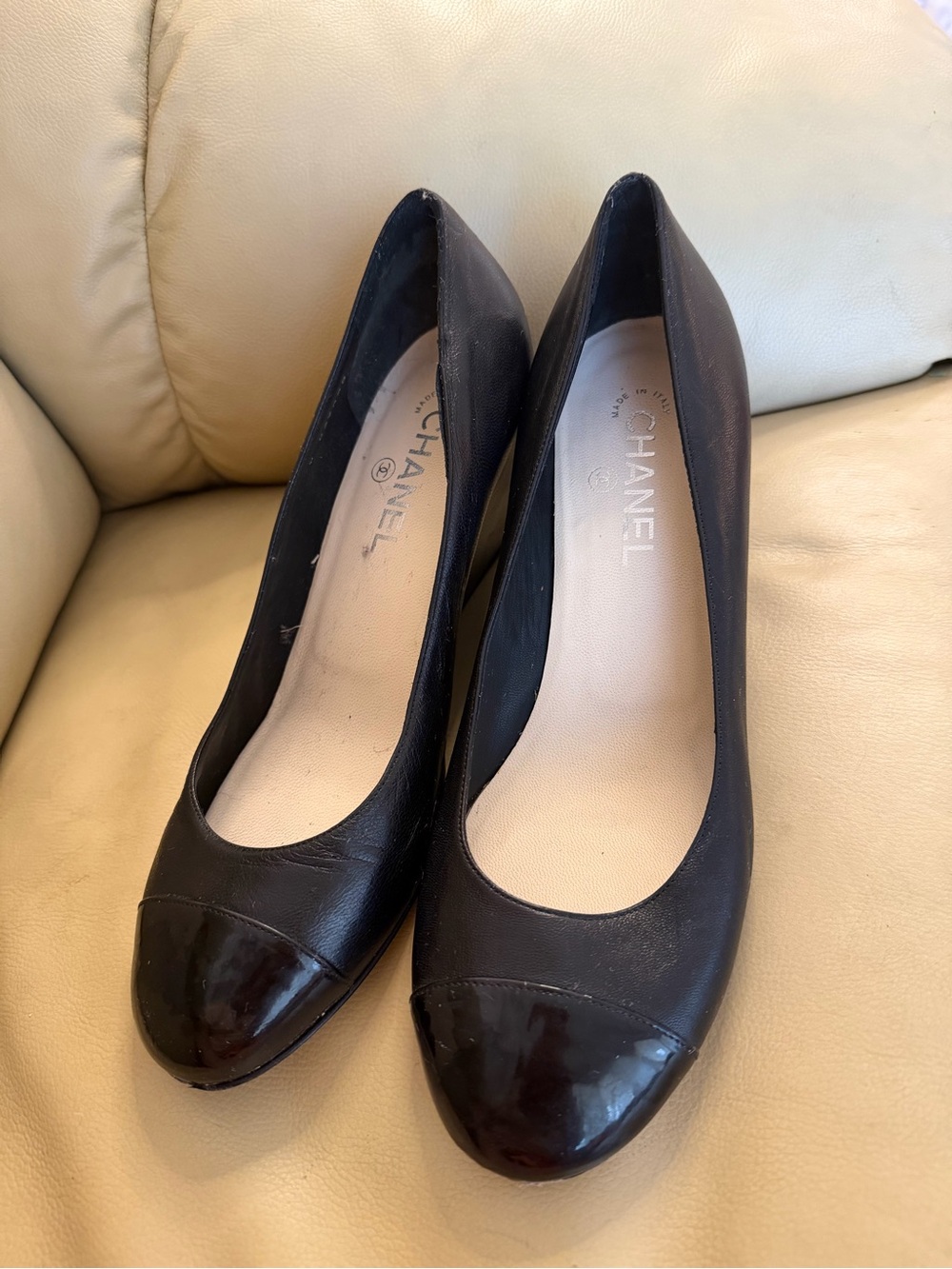 CHANEL Cap Toe Wedge Pumps Black Leather & Patent Leather Size 41 - Picture 2 of 6
